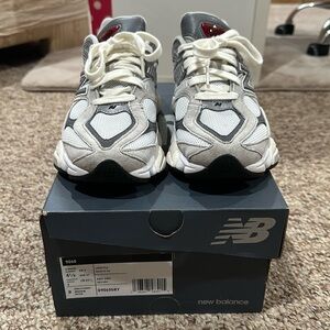New Balance 9060 sneakers women’s size 6/men’s size 4.5